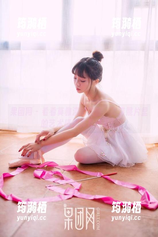 果团网 - 看看莫雅淇的美腿：高清照片里的艺术感我真是爱了！