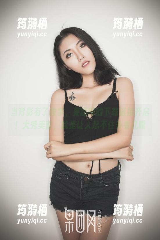 当背影有了故事，果团网的下载链接开启！大秀美背，就是让人忍不住多看几眼