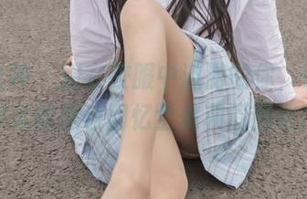 梦丝女神 – 想在校服中遨游的你，来看看乔儿的黑色回忆全集和原图吧！