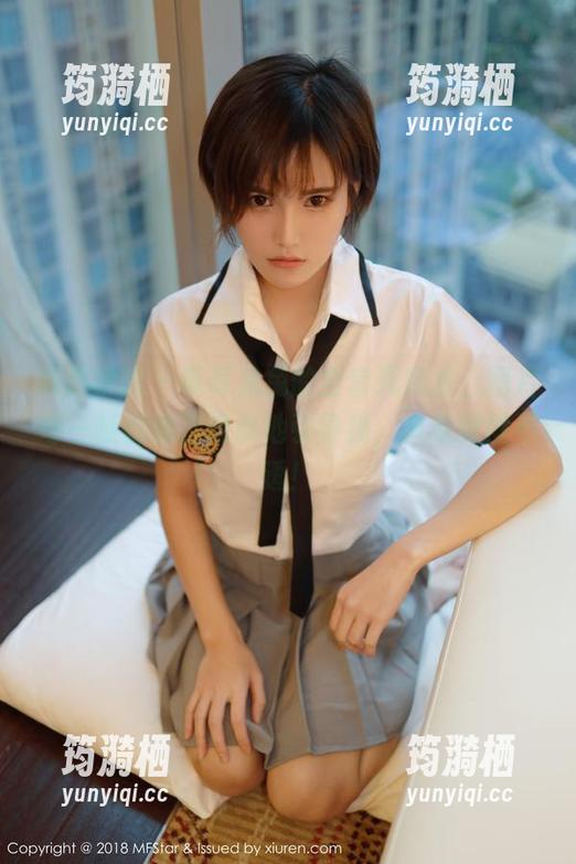 模范学院 - 草莓兔兔的全套死库水，图片每一帧都像在调皮地引导我，真是捉摸不透！