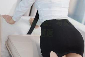 当汪知子穿上㭴野泳装：写真和壁纸的完美邂逅