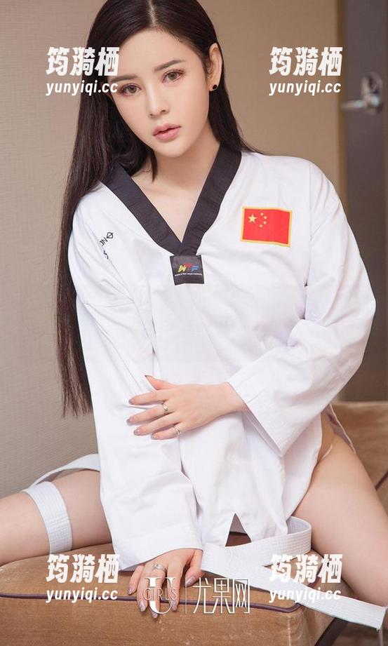 爱尤物 - 吴美溪办公室里的美图，真心更新得有点不科学，太好看了吧！