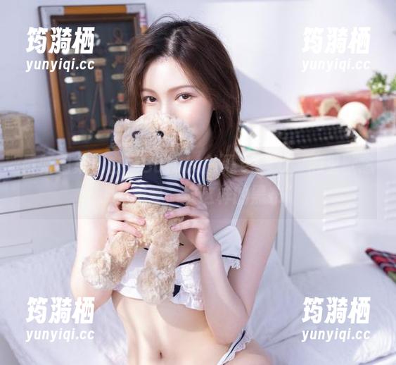 最新图集：白露Bululu的黑色魅力，心里默念“我也想要一块这样的黑布”。