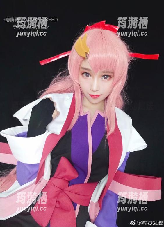 精选神探火狸狸的校园魅力：瞬间的魔法，恍若隔世
