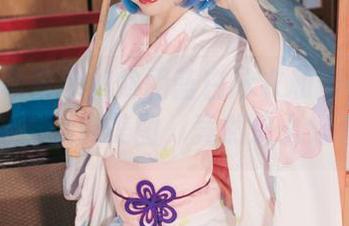 神沢永莉教你如何用蓝白泳衣和辫子在浴室拍出免费美图，竟然这么好看！