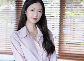 秀人网 – 在裤里丝的图包里，探索凯竹·廿十的另一面，真的很有意思