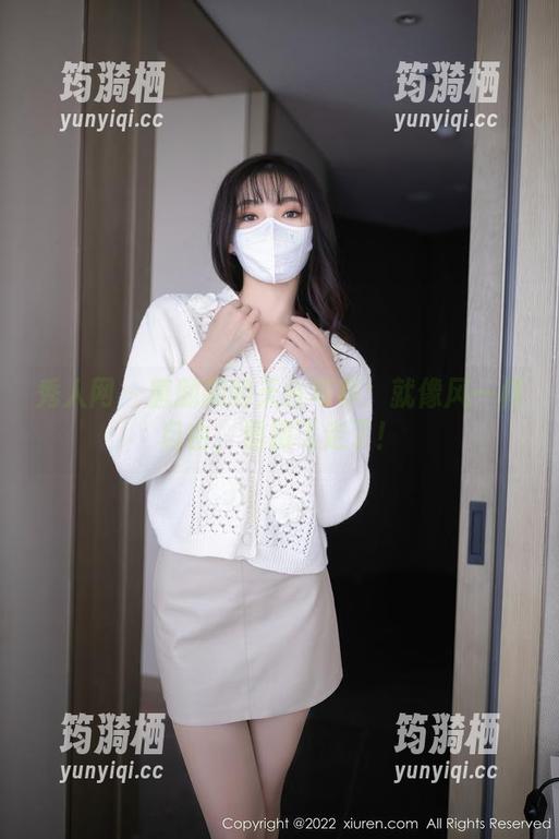 秀人网 - 唐翩翩的天台写真：就像风一样自由，但别飞走了！
