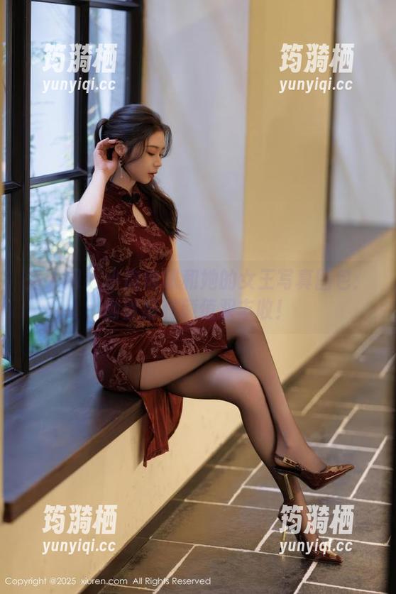 秀人网 - 小肉肉咪和她的女王写真图包：幽默感和颜值双丰收！