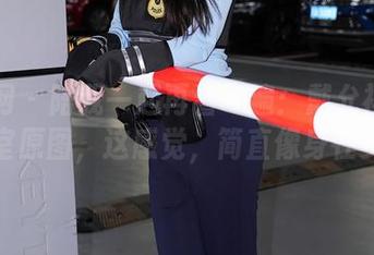 秀人网 – 陪我一起再看一遍：戴允祺zoe办公室原图，这感觉，简直像身在梦中。