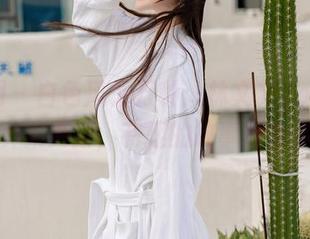 秀人网 – 白色风情万种：林文文yooki的写真集更新，有趣的故事等着你！