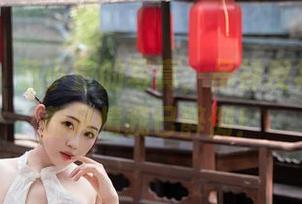 秀人网 – 范小宣的写真，吊袜皮裙中的成都风情我已醉倒！