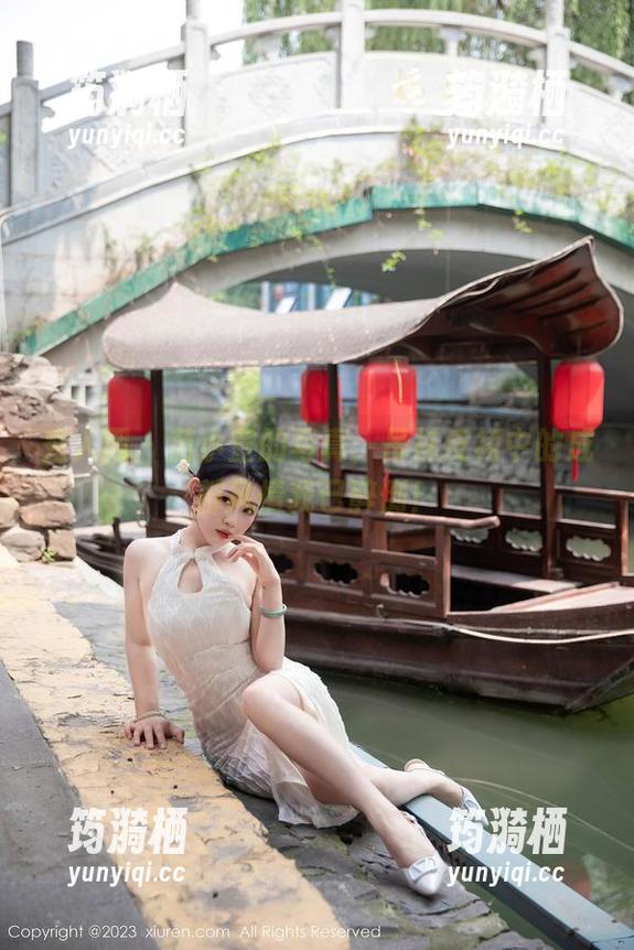 秀人网 - 范小宣的写真，吊袜皮裙中的成都风情我已醉倒！