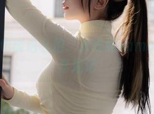 办公室也能这么拍：米线线sama的写真奇遇记