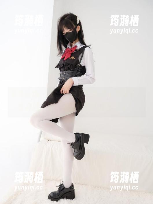 紧急企划 - 看，小恩又更新护士套图了，太有魅力了，我都快忍不住出戏了！