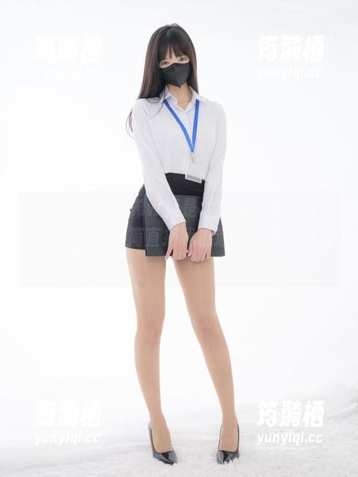 紧急企划 - 见希w真是太会了，白丝制服原图免费拿，简直把我们迷得不要不要的！