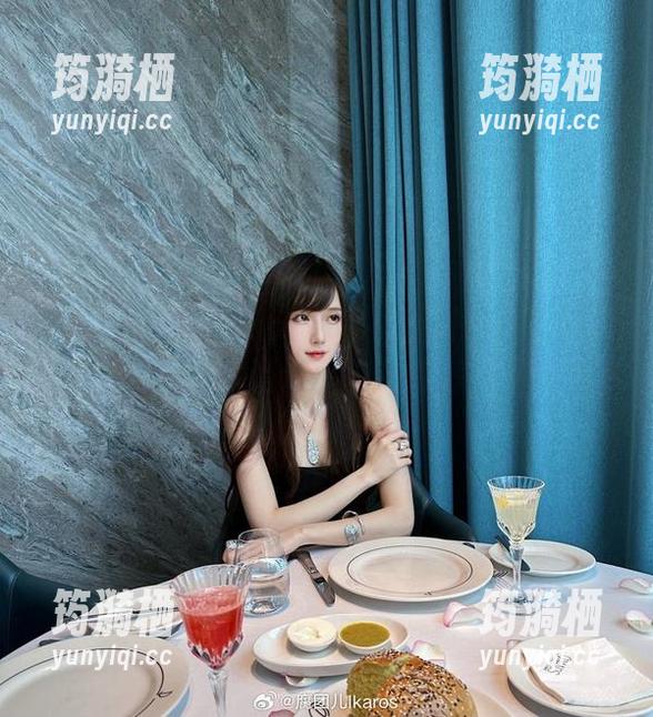 想要腐团儿Ikaros的网袜壁纸？图库里等你来下载，保证好看得让你停不下来！