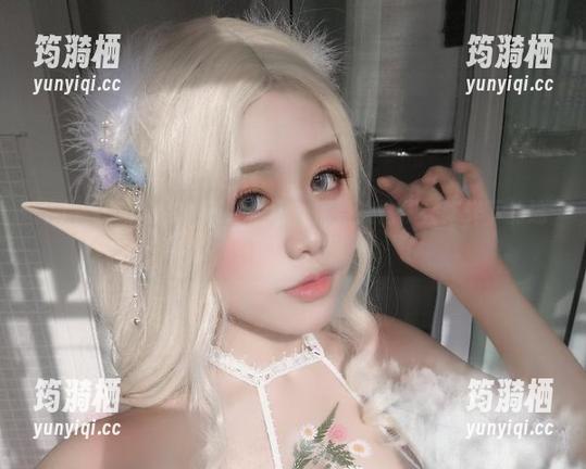 芊川一笑MNK的私拍图包：黑兽克洛伊在阳光下的迷雾中游荡