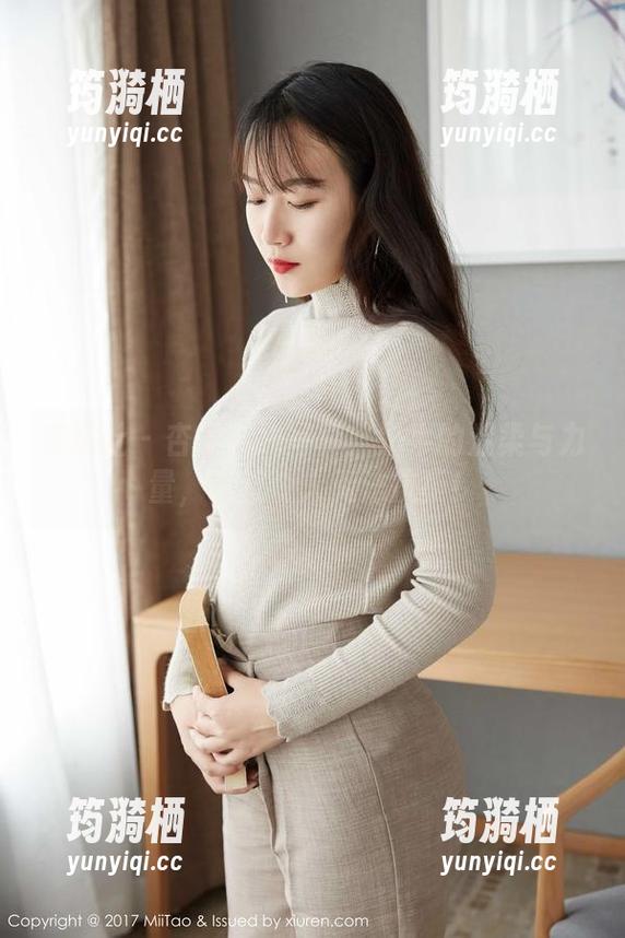 蜜桃社 - 杏子在线写真：奶牛的温柔与力量，简直令人无法抗拒！
