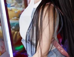 蜜桃社 – 桃乃香Tina美脚壁纸：腿部线条让人想起小时候的玩具，真是怀旧派！