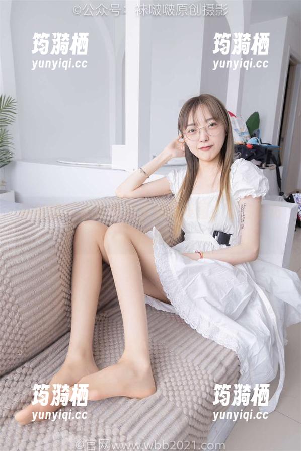 袜啵啵 - 小沫带你看私房美图，厚白丝仿佛在低语