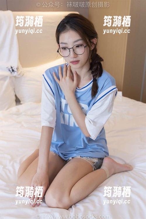 袜啵啵-稚予 袜啵啵 - 黑袜子不是重点,在线的稚予才是焦点!天鹅绒真是个吸引人的材料!