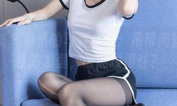 袜啵啵 – 稚予的写真合集：吊带肉丝和奇怪的发型，谁能顶得住？