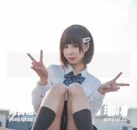工作日也要好好cos！西园寺南歌的办公室教你如何玩转职场风格。