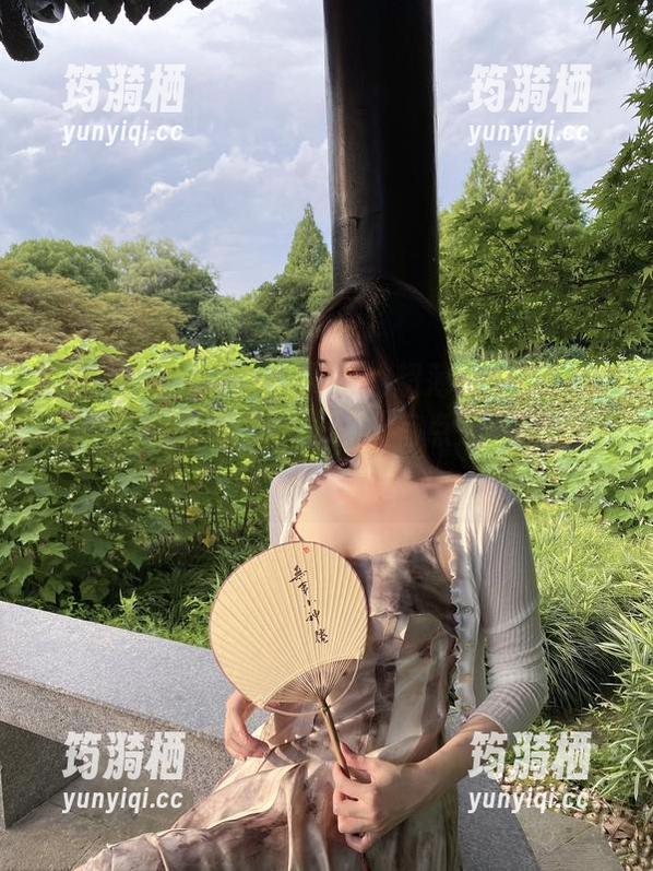 软妹小九九 微密圈 - 看软妹小九九的超薄裤里丝图册,呃,这腰跟腿,真让人有点羡慕,怎么办?