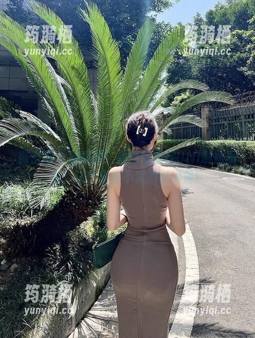 微密圈 - 别眨眼！最新陈妮妮UNI制服图包：让你忍俊不禁的时尚秀！
