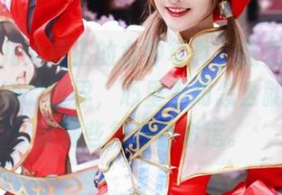 翻看露儿大魔王的女神写真，感觉自己被摄入了她的世界，心里不知怎么就开始羡慕那些角色的命运。