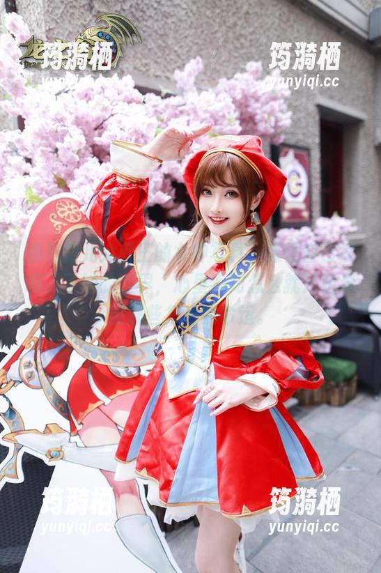 翻看露儿大魔王的女神写真，感觉自己被摄入了她的世界，心里不知怎么就开始羡慕那些角色的命运。