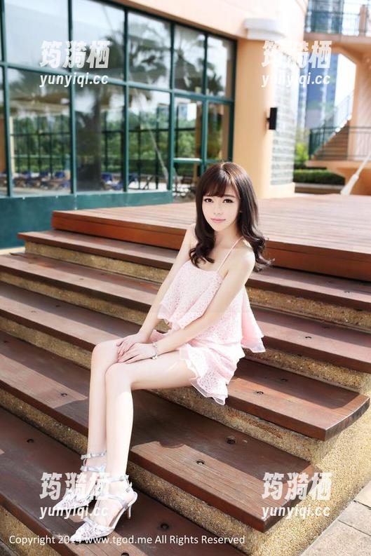青豆客 - 精选套图：让杨漫妮的吊带带你穿越夏日的微风与私密