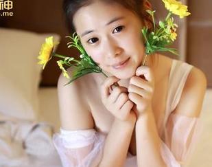 青豆客 – 调皮的谭晓彤，最新内衣作品再次来袭，简直让我不知该如何自处！