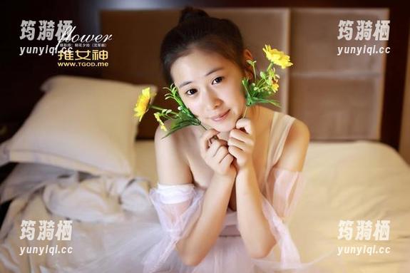 青豆客 - 调皮的谭晓彤，最新内衣作品再次来袭，简直让我不知该如何自处！