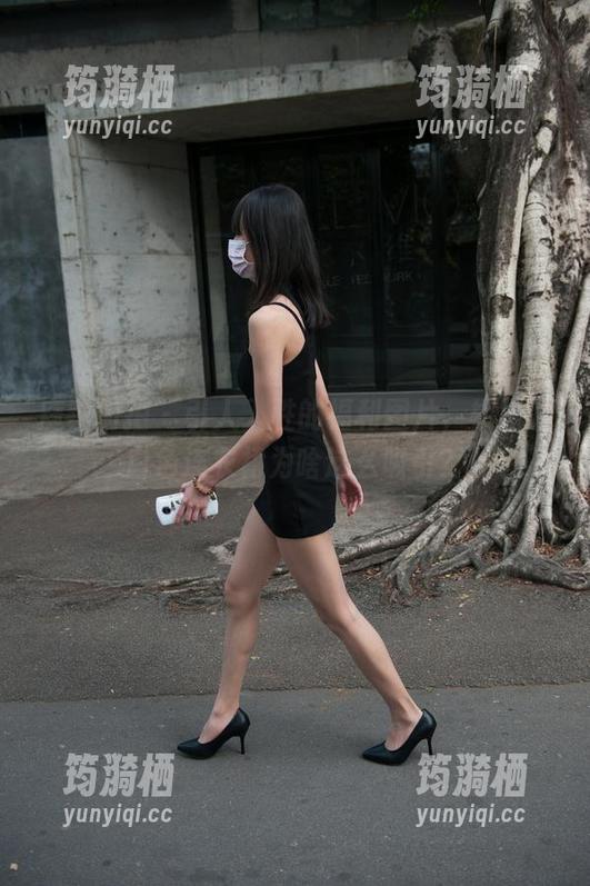 魔镜街拍 - 引人入胜的福利图片，楼楼的白色连衣裙为啥这么吸引？