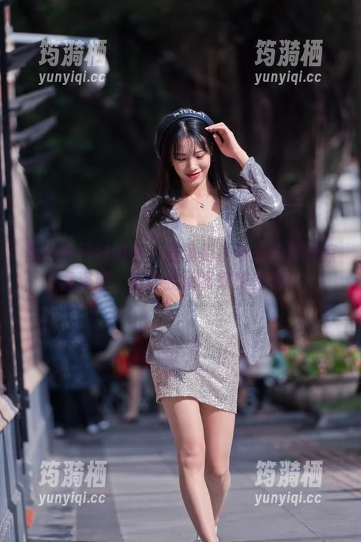 黑丝黑网好闺蜜：魔镜街拍带来的那些惊喜资源，就让我闭嘴欣赏去吧！